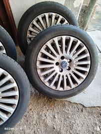 Treno pneumatici con cerchi in lega 5 fori