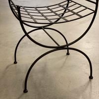 Sgabello in ferro battuto