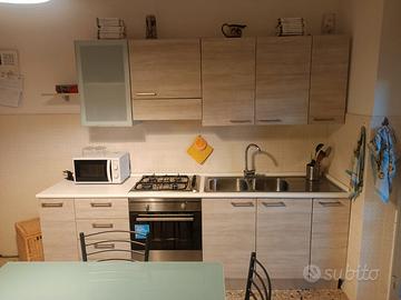 Cucina completa di elettrodomestici 