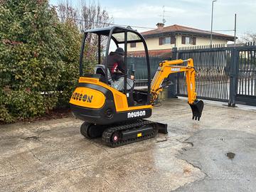 E279- MINI ESCAVATORE NEUSON 15Q