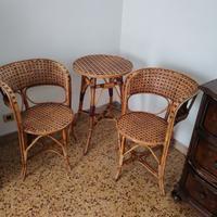 Tavolino e poltrone da giardino o terrazzo 