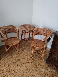 Tavolino e poltrone da giardino o terrazzo 