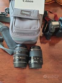 obiettivi canon e macchina fotografica analogica 
