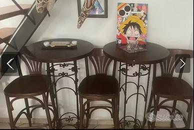 2 tavoli alti rotondi piano in legno e 3 sgabelli