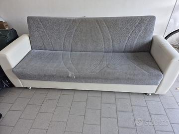Divano letto a tre posti