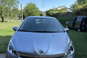 Peugeut 208 per neo patentati