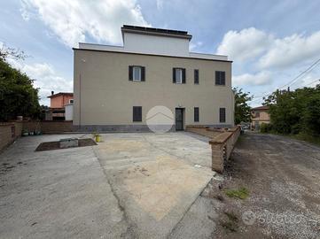 2 LOCALI A NEPI
