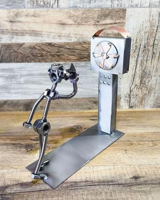 Scultura viti e bulloni freccette darts.