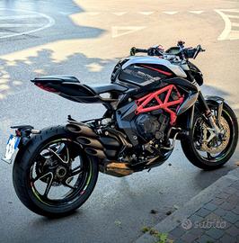 MV Agusta 800 RR 