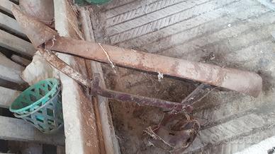 Attrezzo agricolo vecchio