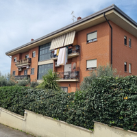 Via Aldo Moro, in piccolo condominio servitissimo