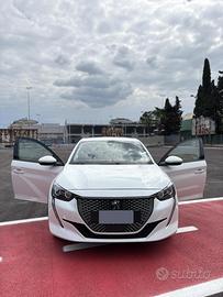 Peugeot E-208 allure 2022