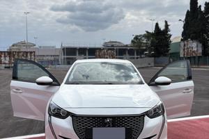 Peugeot E-208 allure 2022