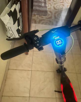Monopattino lexgo con luci a led