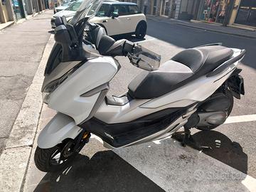 Honda forza 300