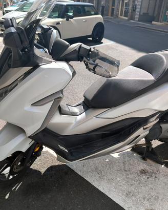 Honda forza 300