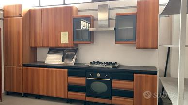 CUCINA COMPONIBILE IN LEGNO NOCE CHIARO