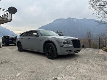 Chrysler 300 C. Valuto anche permute