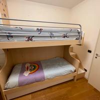 Letto a castello con scaletta contenitiva