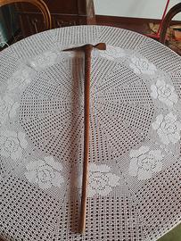 bastone in legno intarsiato