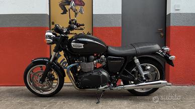 Triumph Bonneville SE