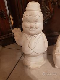 Statue di gesso stanlio e olio