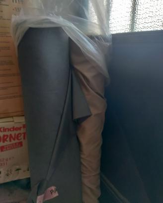 Scampoli e rotoli di stoffa