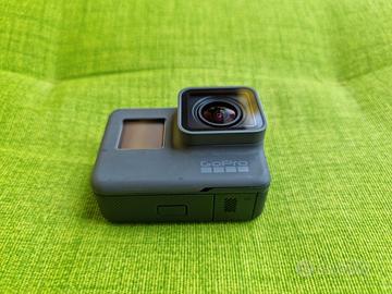 Action camera GoPro HERO 6 con accessori
