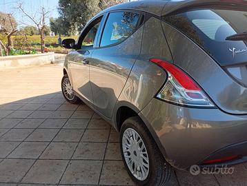 VEND. LANCIA YPSILON .O SCAMB CON FURGONCINO