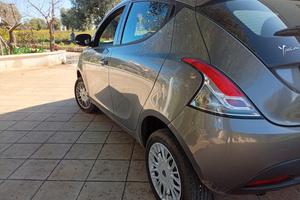 VEND. LANCIA YPSILON .O SCAMB CON FURGONCINO