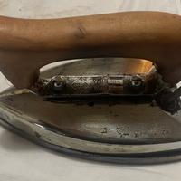 Ferro da stiro  elettrico  con cavo-vintage.