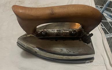 Ferro da stiro  elettrico  con cavo-vintage.