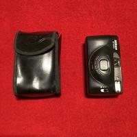 Macchina fotografica Nikon EF100 con custodia