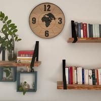 Mensole e orologio da parete