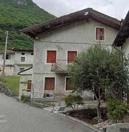 Immobile in asta di 243 m² con più di 5 locali a S