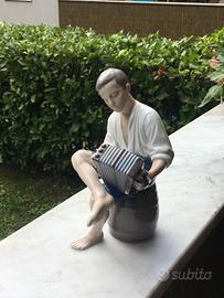 Statuina Bing & Grondahl  marinaio con fisarmonica