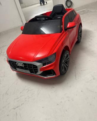 Macchina elettrica bambini Audi Q8