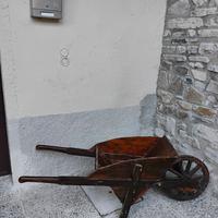 carriola da giardino antica