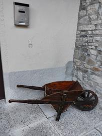 carriola da giardino antica