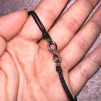 Bracciale laccetto con simbolo infinito e strass