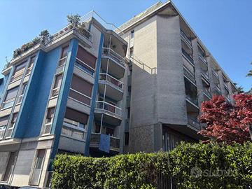 AMPIO BILOCALE ARREDATO CON TERRAZZINO VICINANZE S