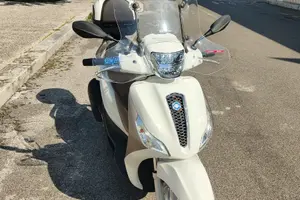 PIAGGIO MEDLEY 150 ABS/ASR BIANCO PARI AL NUOVO