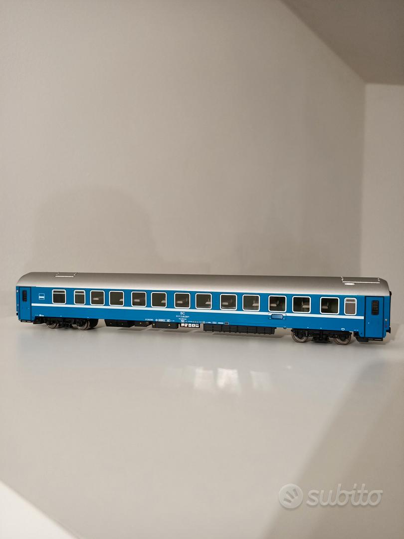 VOITURE CIWL Yb, BLEU, UIC, HO, EpIV, PAR LS MODELS 49998