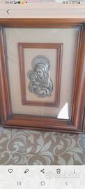 quadro con raffigurazione della madonna in rilievo