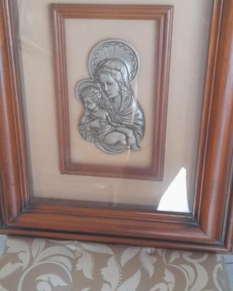 quadro con raffigurazione della madonna in rilievo