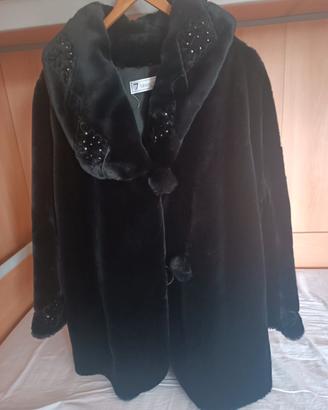 pelliccia ecologica nera