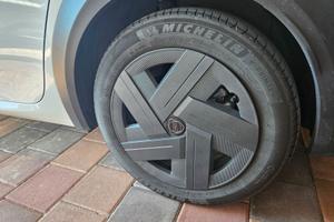 4 gomme + cerchi originali Lancia YpsilonElettrica