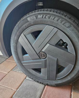 4 gomme + cerchi originali Lancia YpsilonElettrica