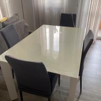 Tavolo cucina bianco in vetro nuovo ed estendibile