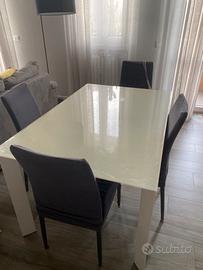 Tavolo cucina bianco in vetro nuovo ed estendibile